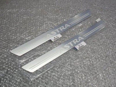 VAUXHALL ASTRA H DOOR SILL NAMEPLATE COVERS SET OF 2 GENUINE NEW 04-10