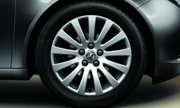 Insignia Sports Tourer (2008-) 18 Inch 13 Spoke Alloy Wheels - Set Four